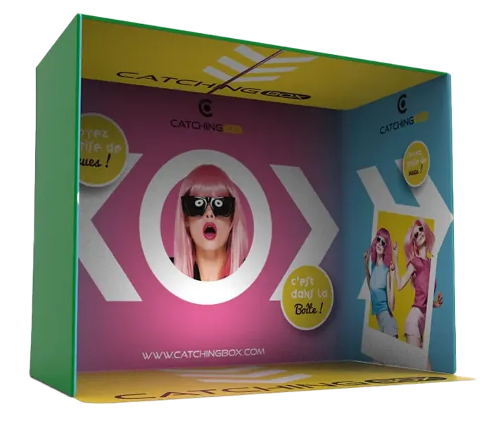 Photocall Square Catchingbox avec un décor vibrant et personnalisable, idéal pour tout type d'événement.